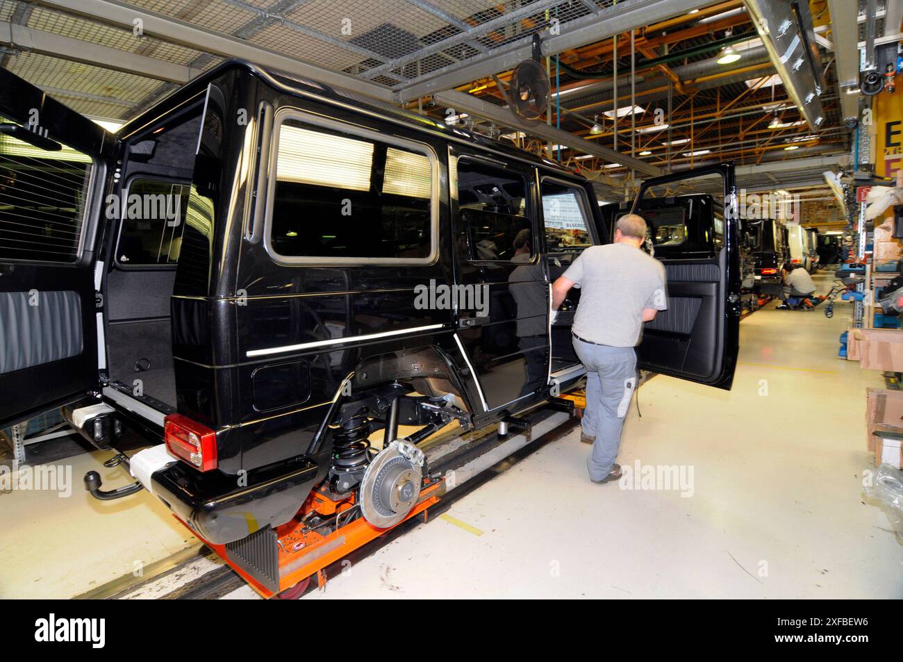 construction of the mercedes G class in graz construction of the ...