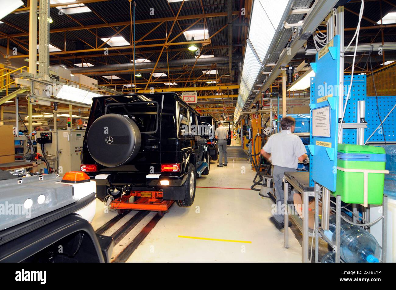 construction of the mercedes G class in graz construction of the ...