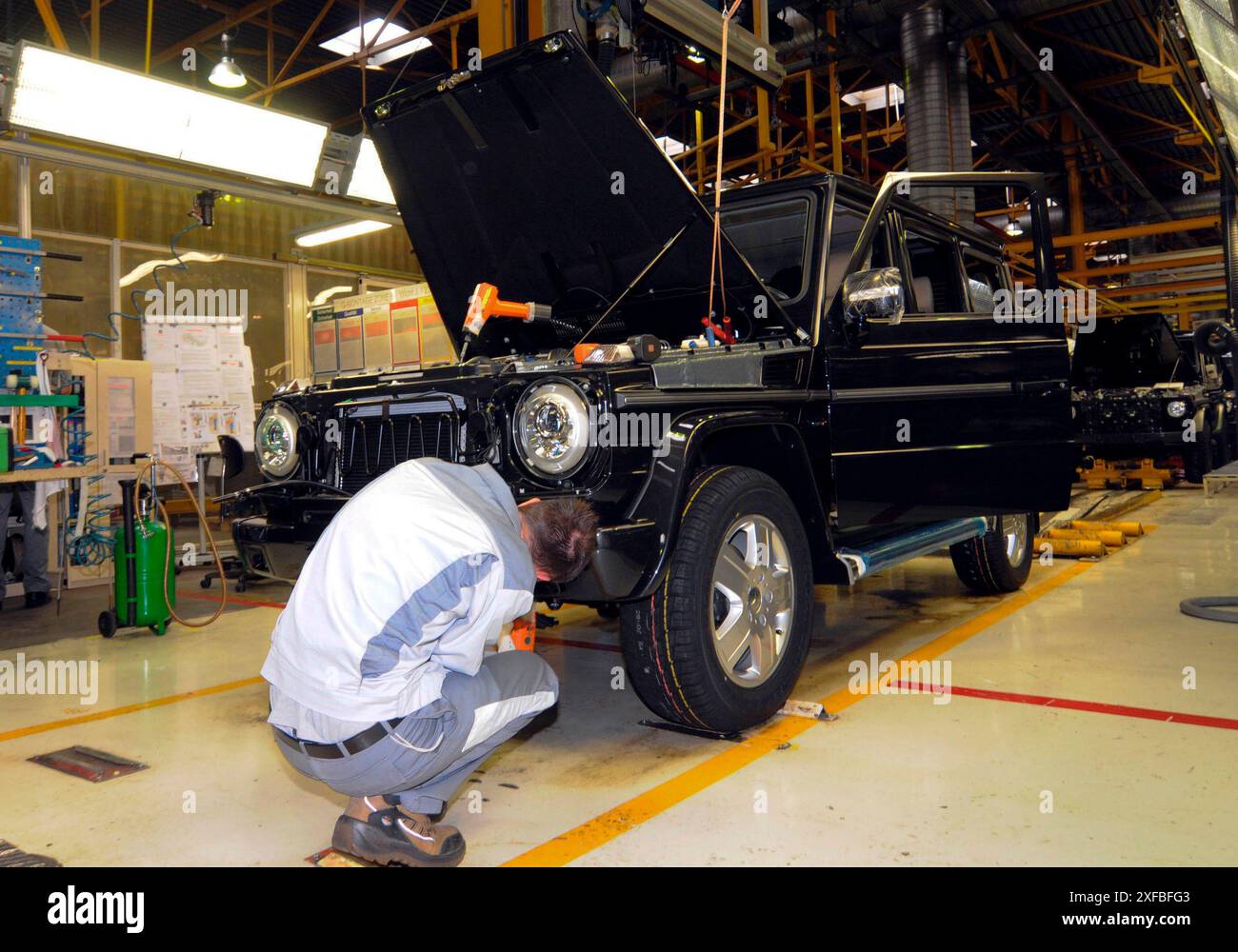 construction of the mercedes G class in graz construction of the ...
