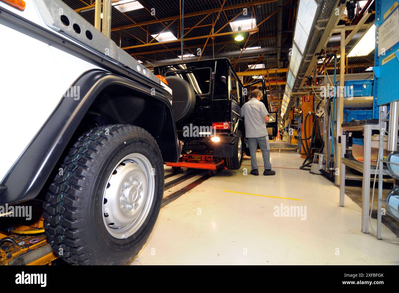 construction of the mercedes G class in graz construction of the ...