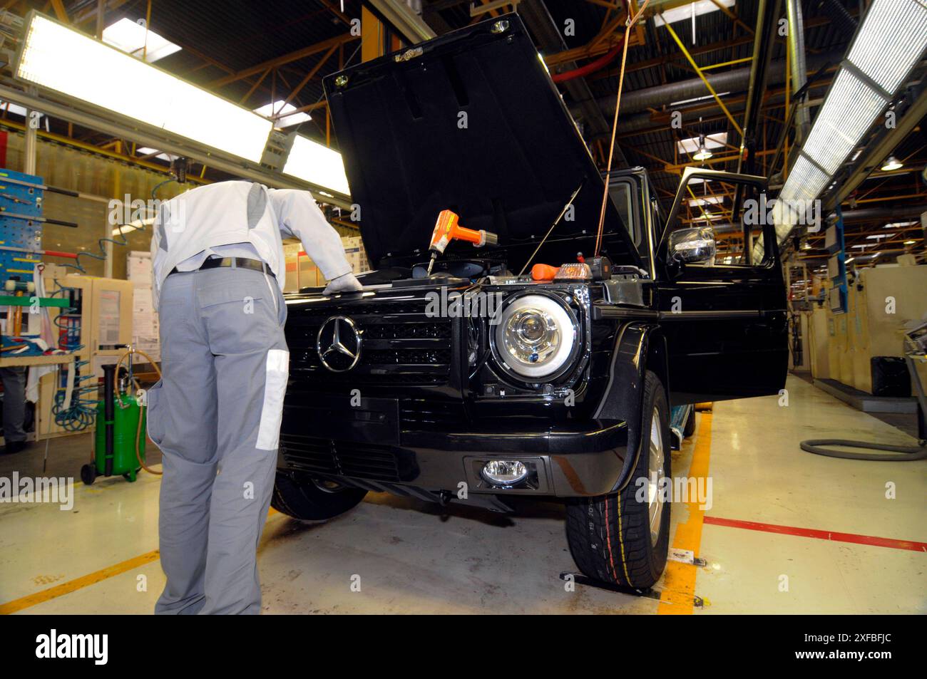 construction of the mercedes G class in graz construction of the ...