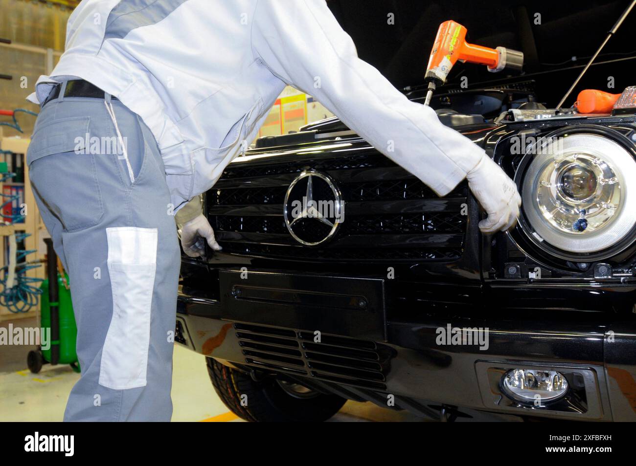 construction of the mercedes G class in graz construction of the ...