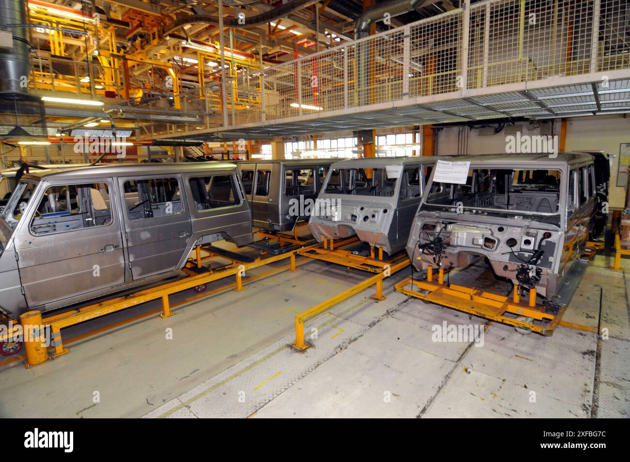 construction of the mercedes G class in graz construction of the ...