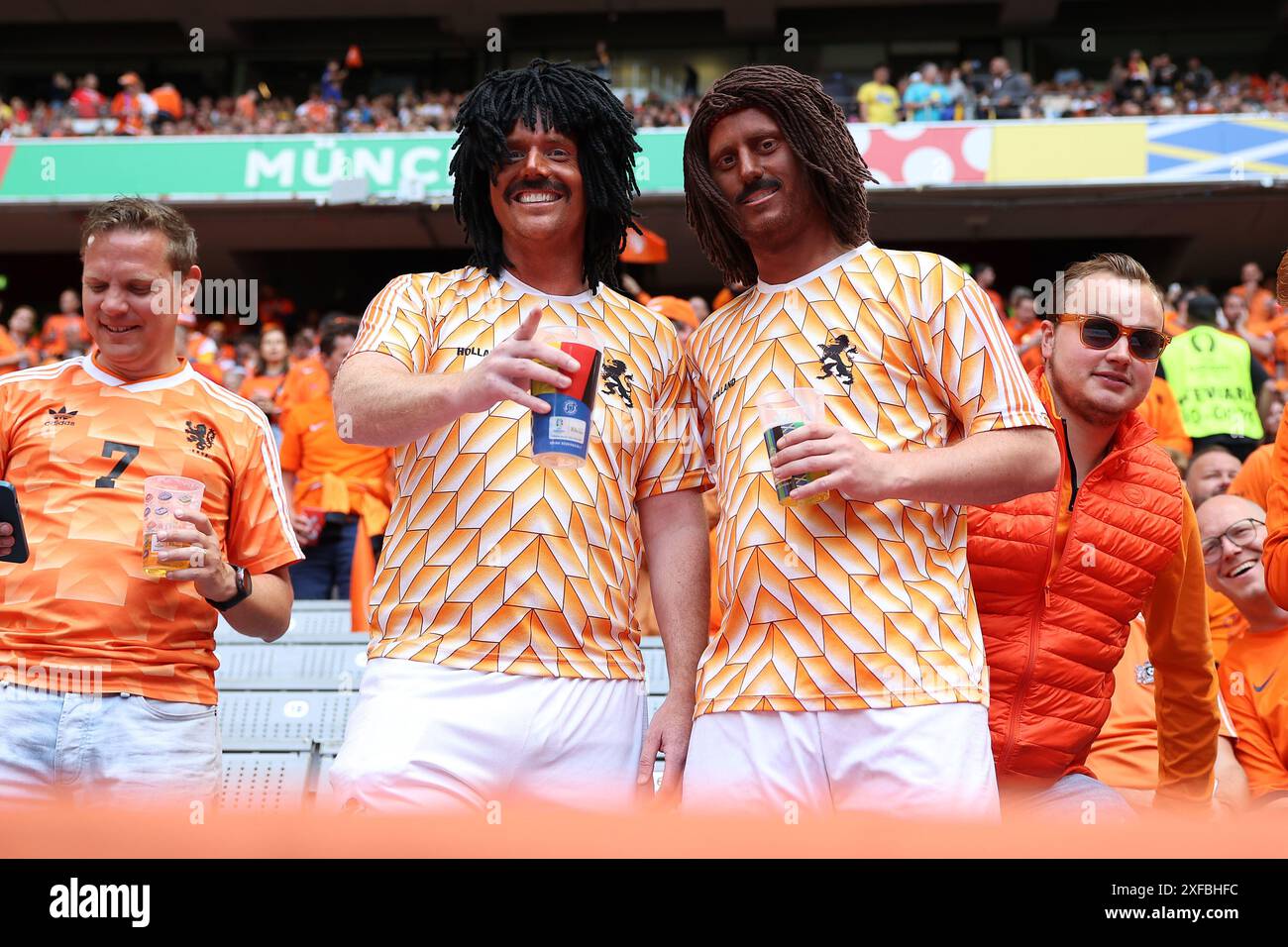 Fussball UEFA EURO 2024 Achtelfinale Rumaenien - Niederlande am 02.07.2024 in der Muenchen Fussball Arena in Muenchen Maennliche Fans Niederlande Foto: Revierfoto Credit: ddp media GmbH/Alamy Live News Stock Photo