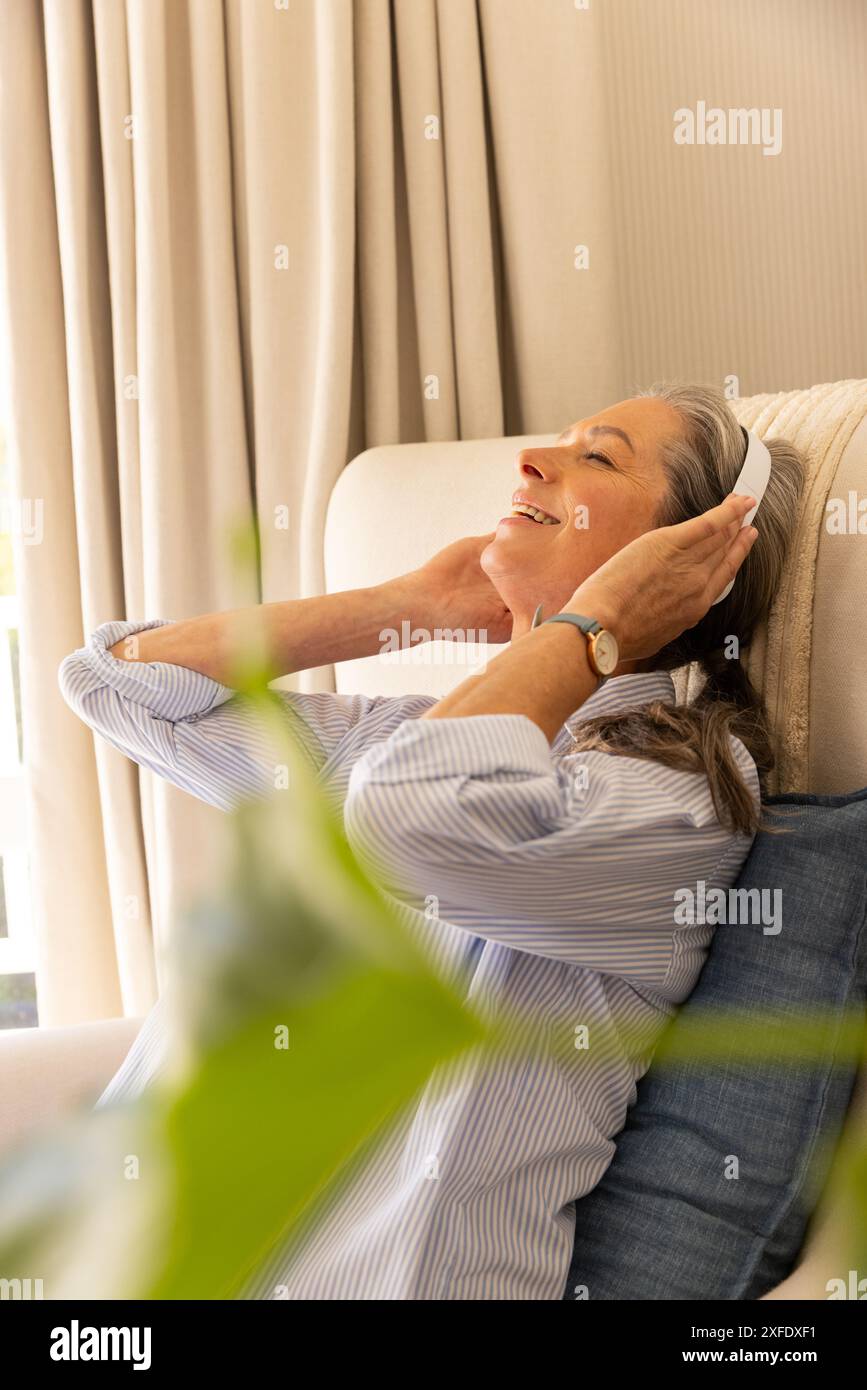 Modern mature woman listening hi-res stock photography and images - Alamy