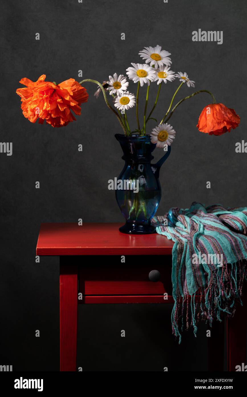 Red poppies grey background hi-res stock photography and images - Alamy