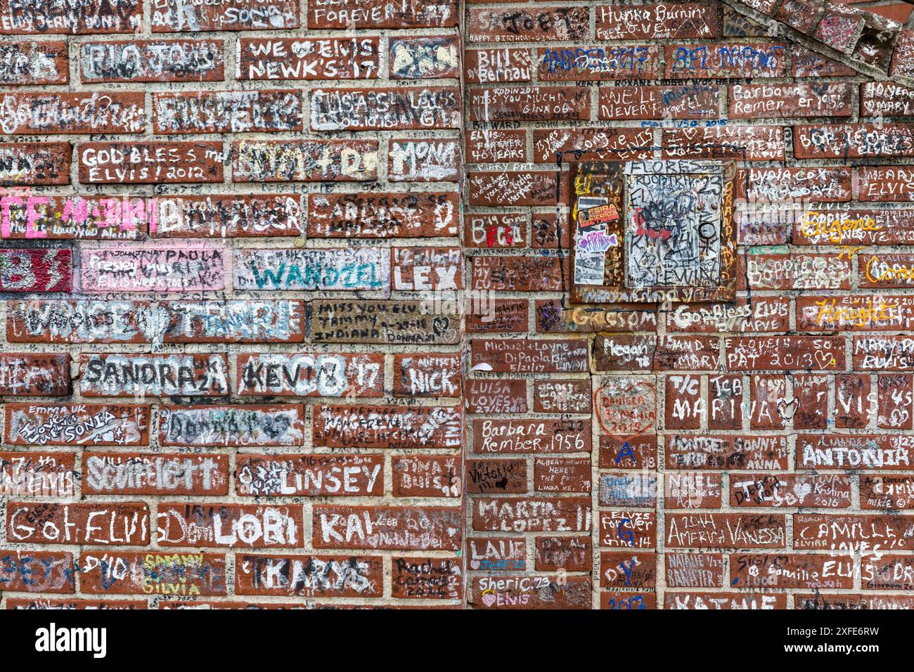 United States, Tennessee, Memphis, Graceland, Elvis Presley's house, grafitti of Elvis Presley fans on the stone wall in front of the house Stock Photo