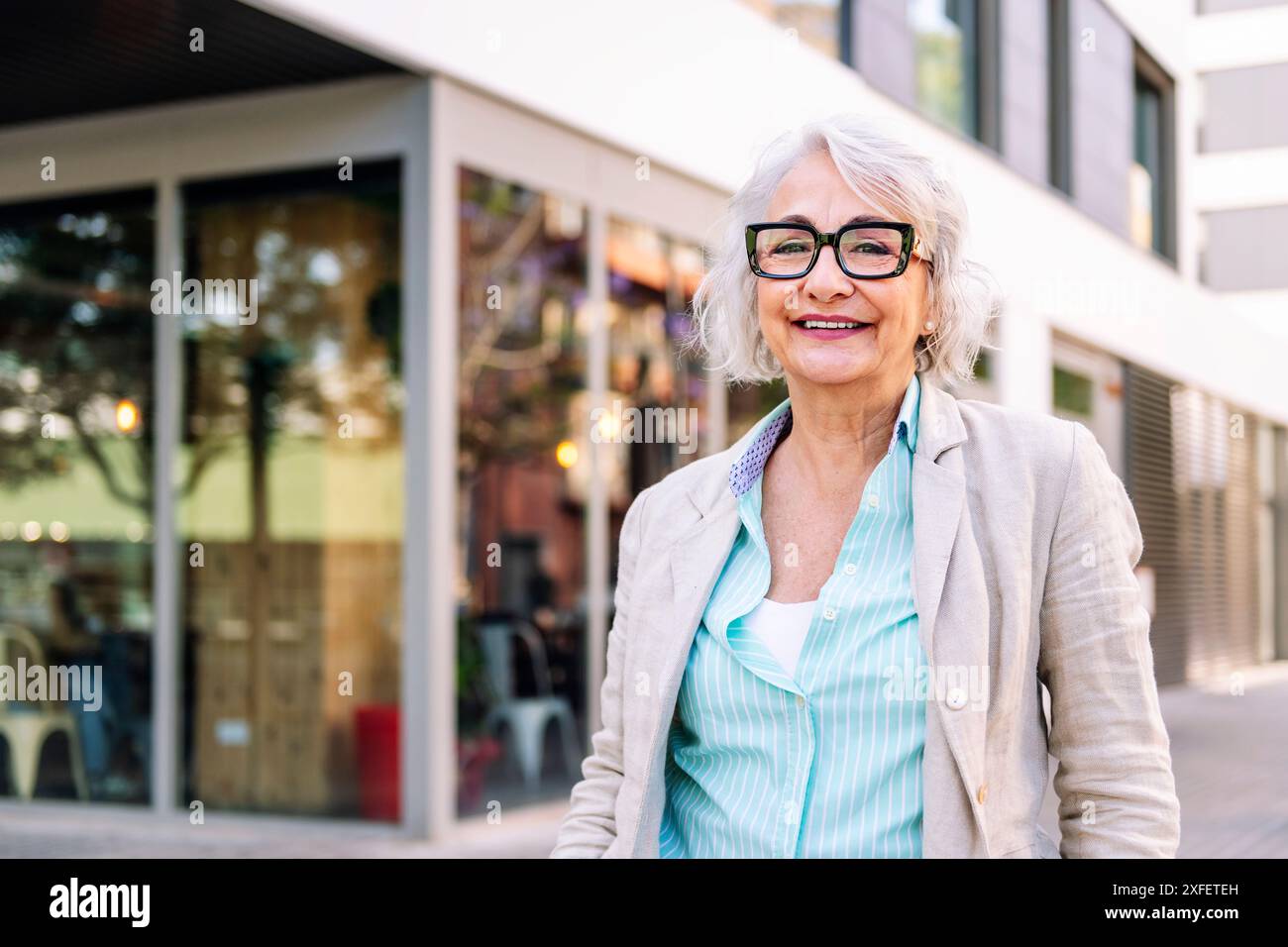 Stylish woman outdoors hi-res stock photography and images - Alamy