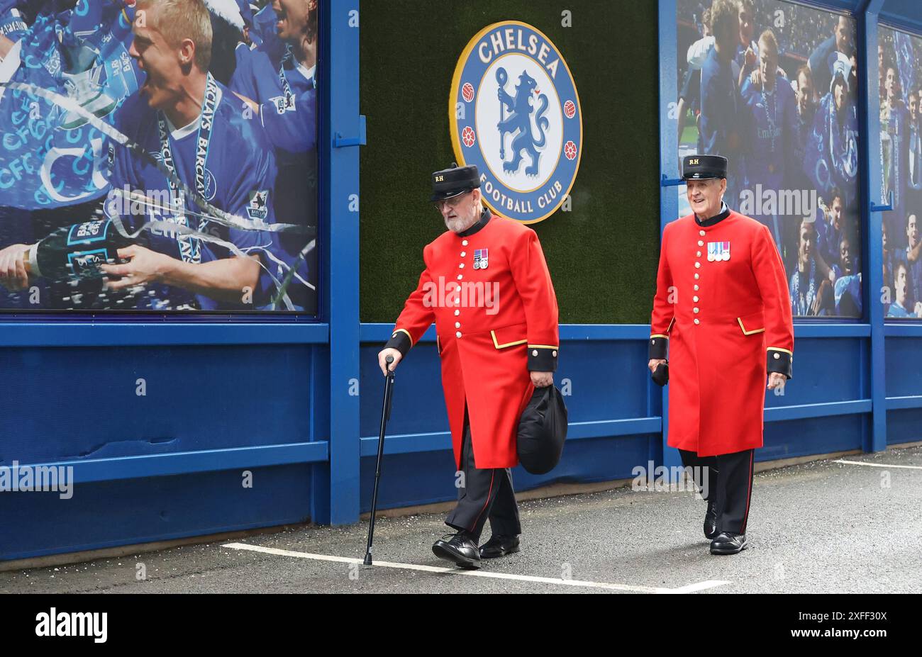 Chelsea Pensioners arrive at Stamford Bridge, home of Chelsea Football Club. Picture by Jamie Mann Stock Photo