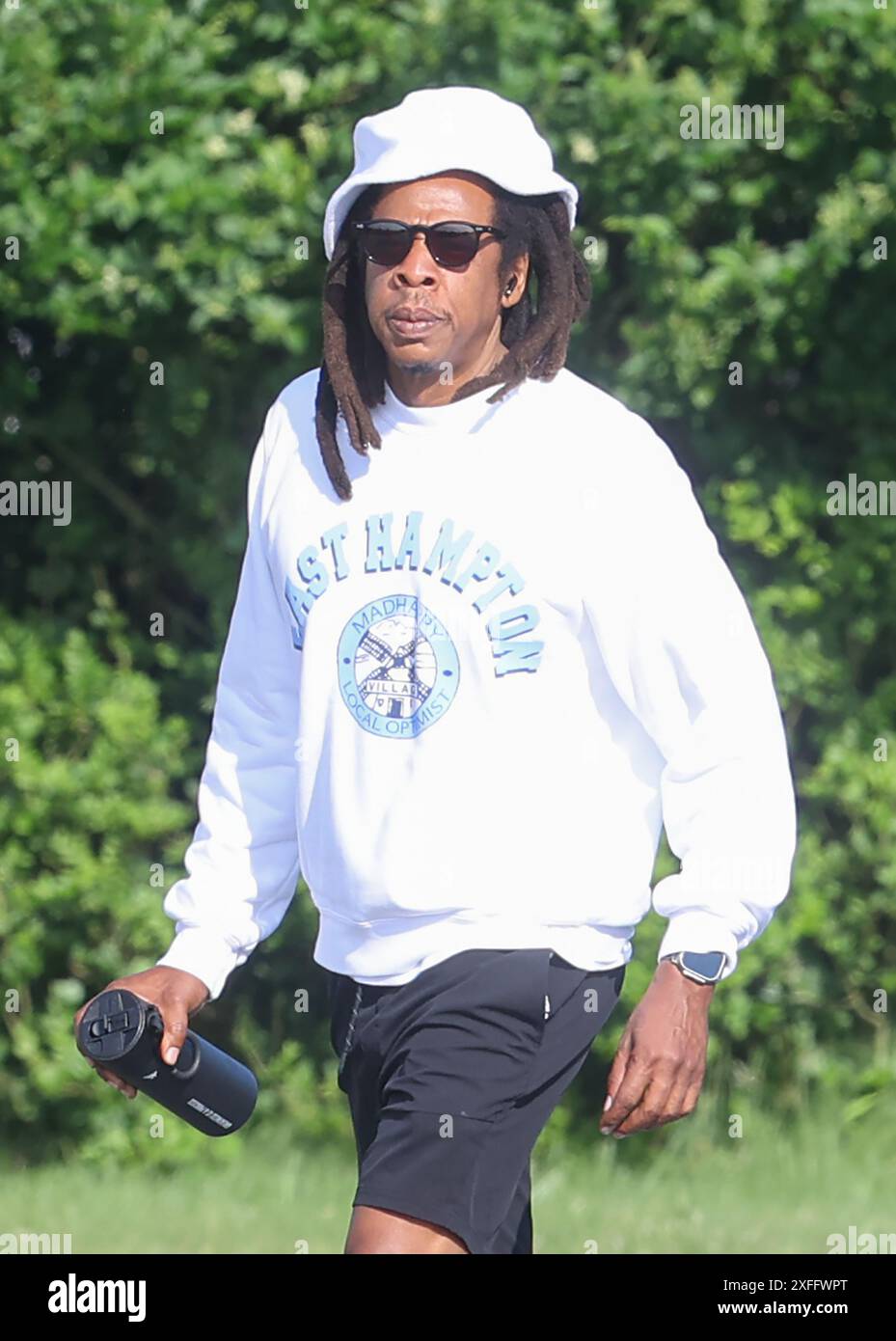 Hamoton Rapper EXCLUSIVE **EXCLUSIVE ALL ROUNDER**Rapper Jay-Z spotted out for a walk ...