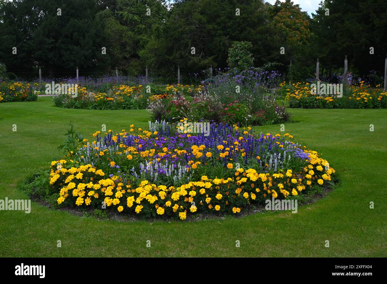 Attractive flower beds hi-res stock photography and images - Alamy
