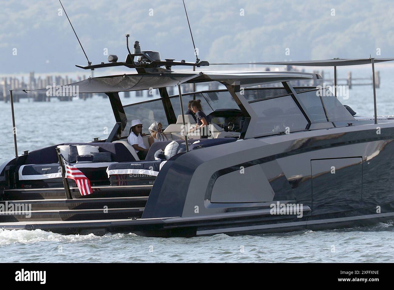 EXCLUSIVE **EXCLUSIVE ALLROUNDER** Beyonce and Jay Z go for a boat ride ...