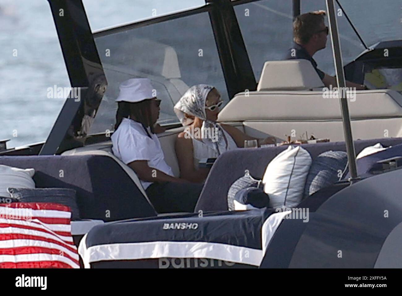 EXCLUSIVE **EXCLUSIVE ALLROUNDER** Beyonce and Jay Z go for a boat ride ...