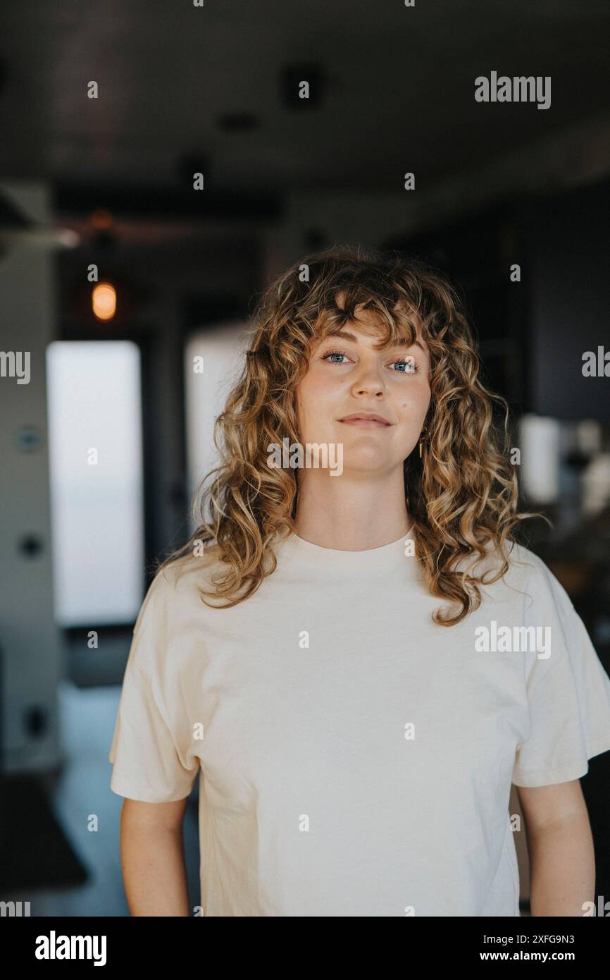 Mid white woman curly hi-res stock photography and images - Alamy
