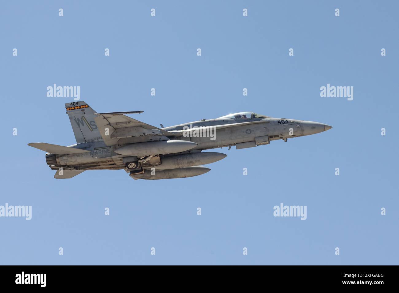 A U.S. Marine Corps F/A-18 Hornet assigned to Marine Fighter Attack Squadron (VMFA) 232 (Reinforced), Marine Aircraft Group 11, 3rd Marine Aircraft Wi Stock Photo