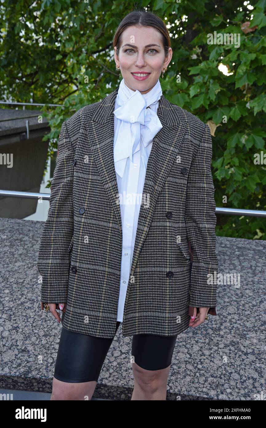 Masha Sedgwick bei der DAWID TOMASZEWSKI PRESENTATION SS25 im Kunstgewerbemuseum - Berlin Fashion Week Frühling / Sommer 2025 am 03.07.2024 *** Masha Sedgwick at the DAWID TOMASZEWSKI PRESENTATION SS25 at the Kunstgewerbemuseum Berlin Fashion Week Spring Summer 2025 on 03 07 2024 Stock Photo