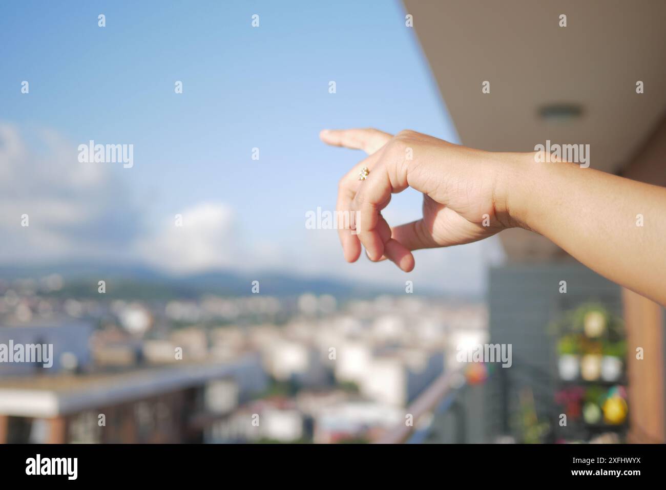 Point up with fingers hi-res stock photography and images - Alamy