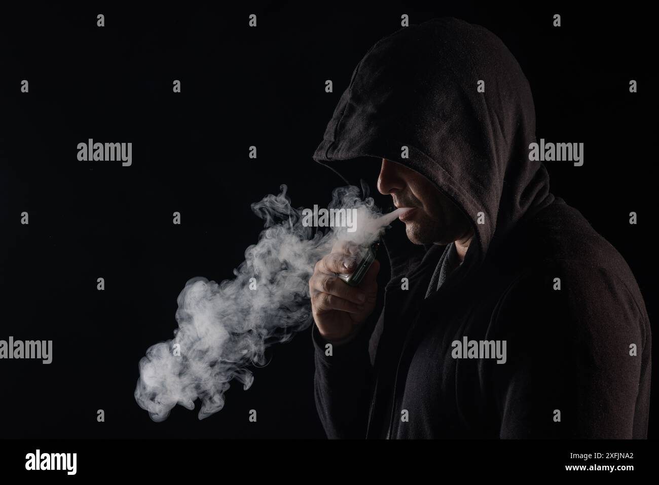 photos de e.smooking - cigarette électronique mende 8,825 E Cigarettes Stock Photos, High-Res Pictures, and Images - Getty  Images