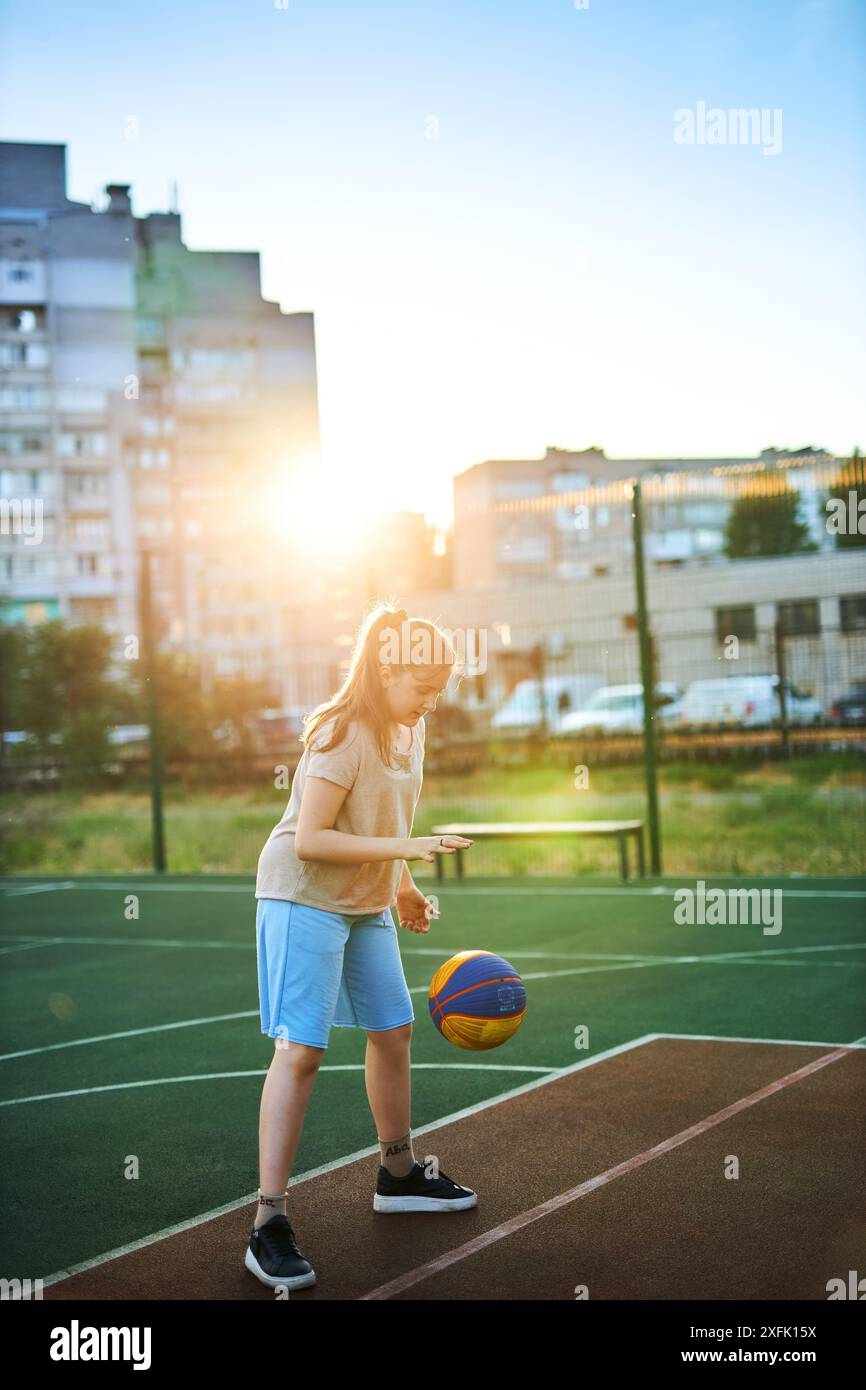 Jump shot basketball girl hi res stock photography and images Alamy