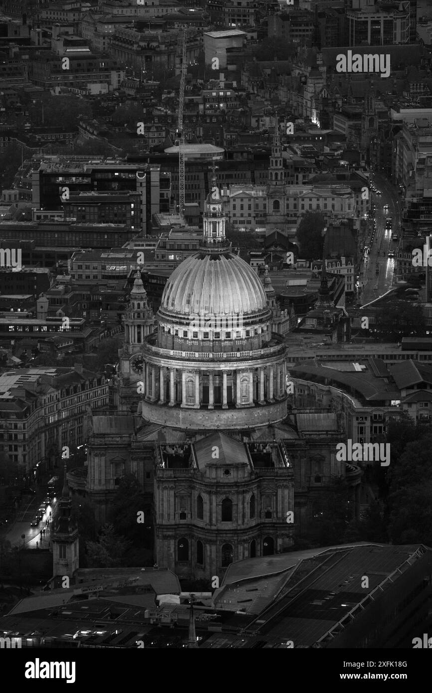 London celebrating Christmas with markets, amazing hotels and street photography. Lot of food , drinks and beautiful royal interior Stock Photo