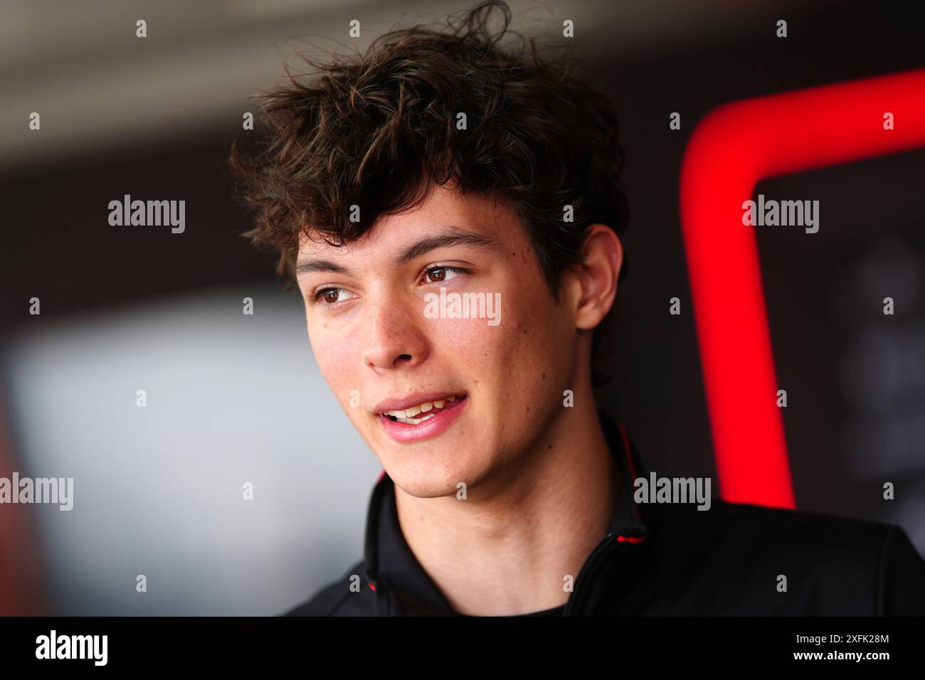 Oliver bearman hi-res stock photography and images - Page 4 - Alamy, image size:1300x956