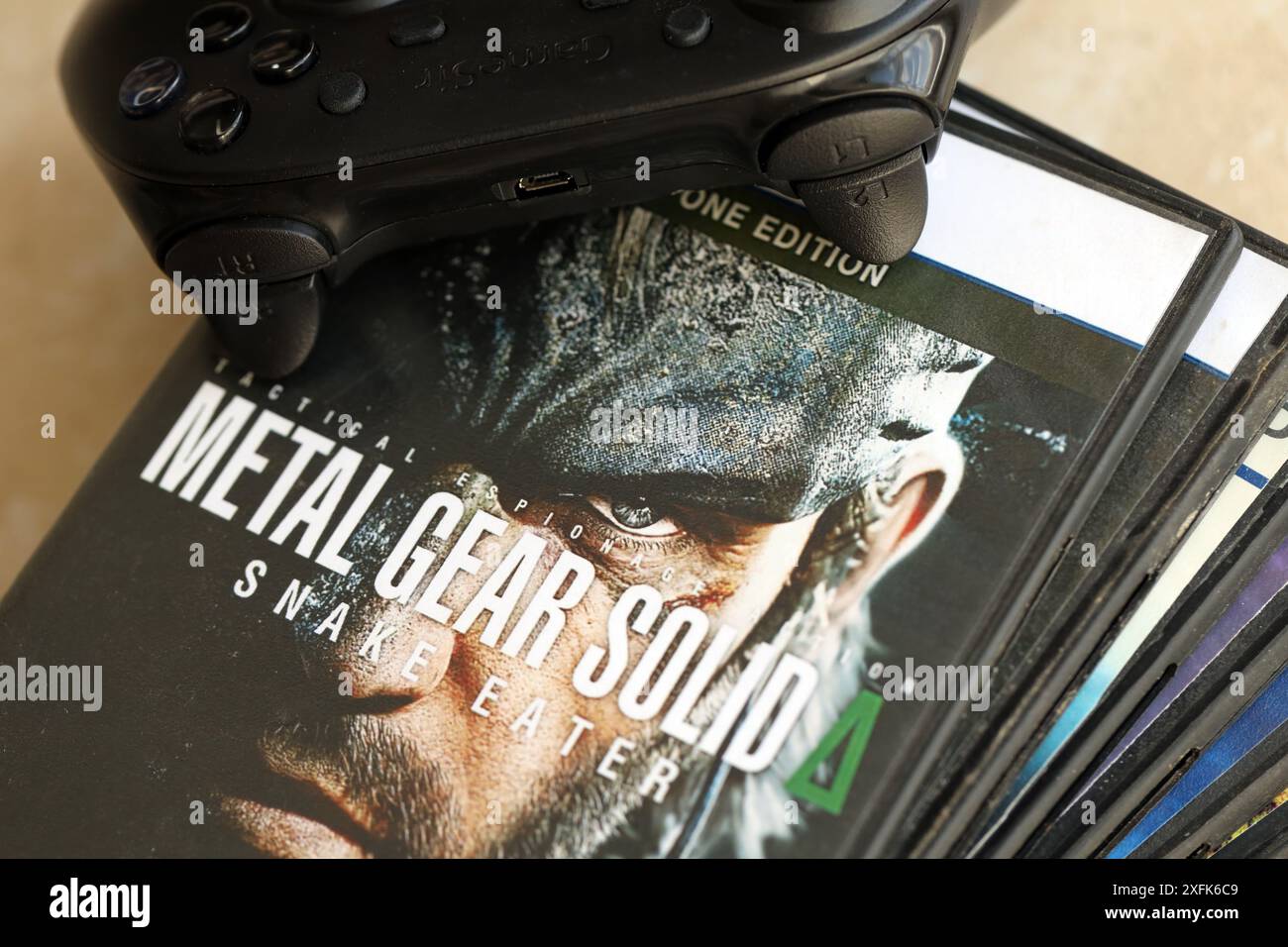 Game Disc Box Layout Metal gear solid snake eater hi-res stock photography and images - Alamy