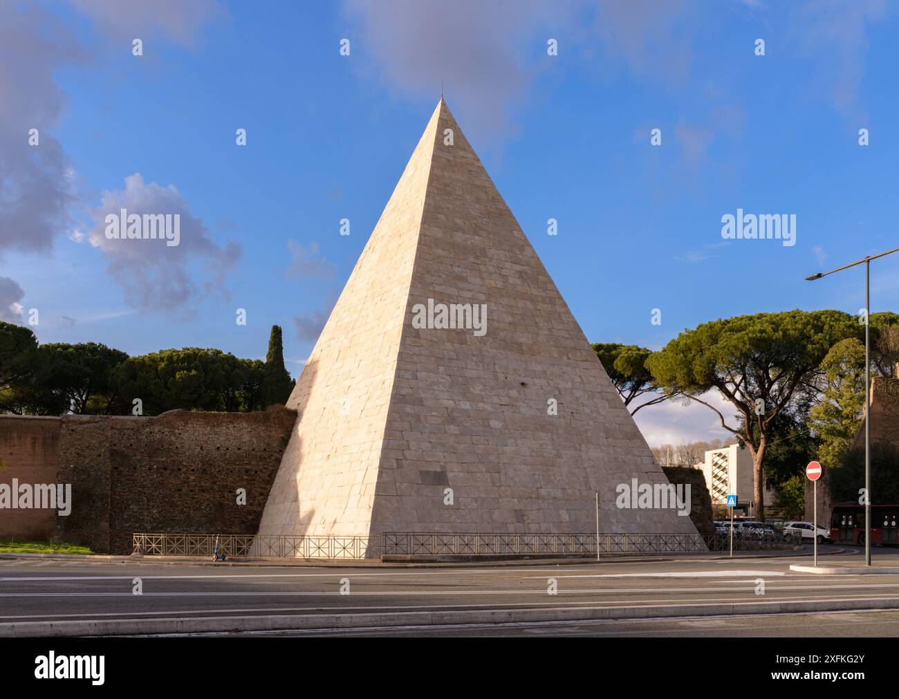 The pyramid of Cestius (Piramide di Caio Cestio or Piramide Cestia ...