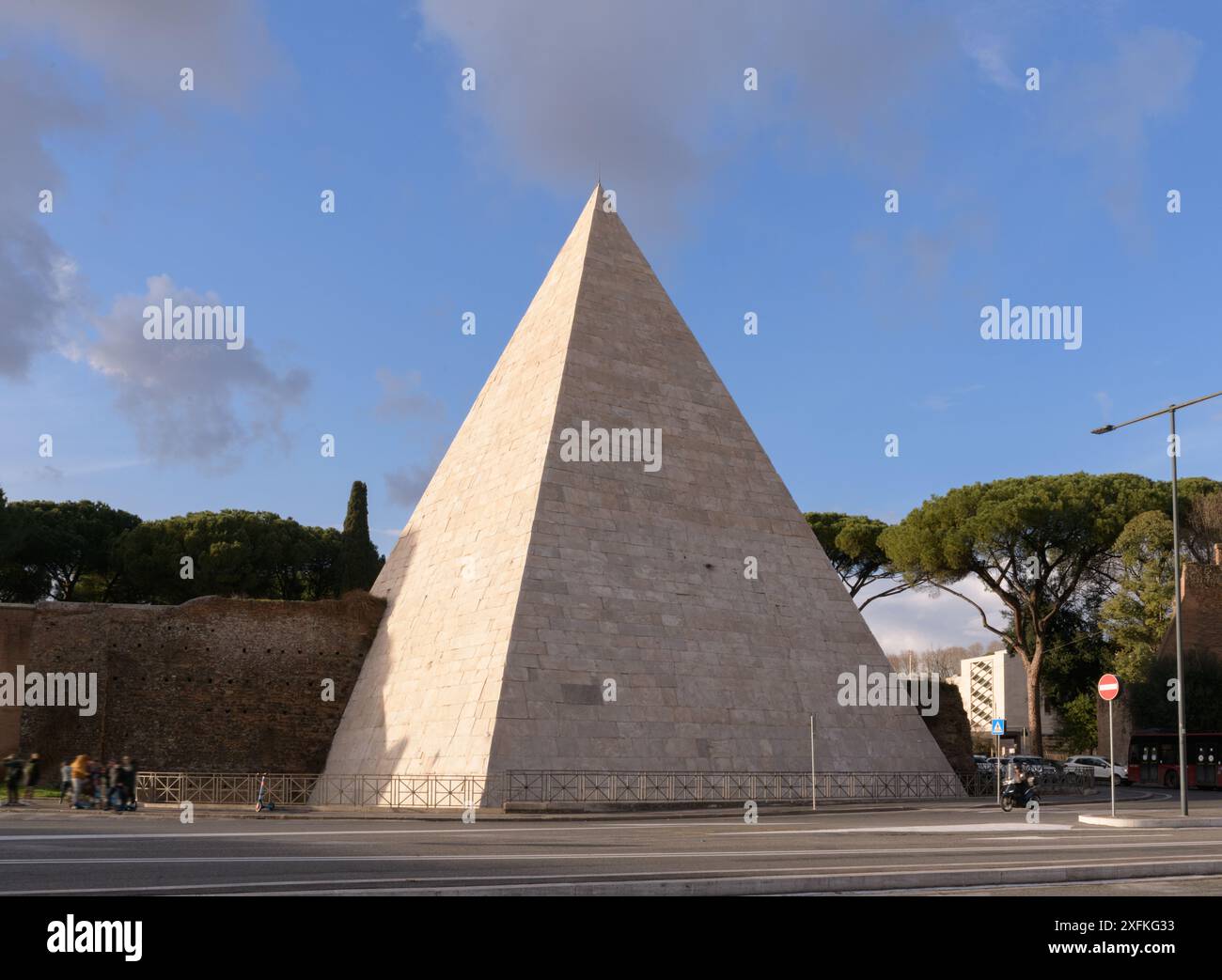 The pyramid of Cestius (Piramide di Caio Cestio or Piramide Cestia ...