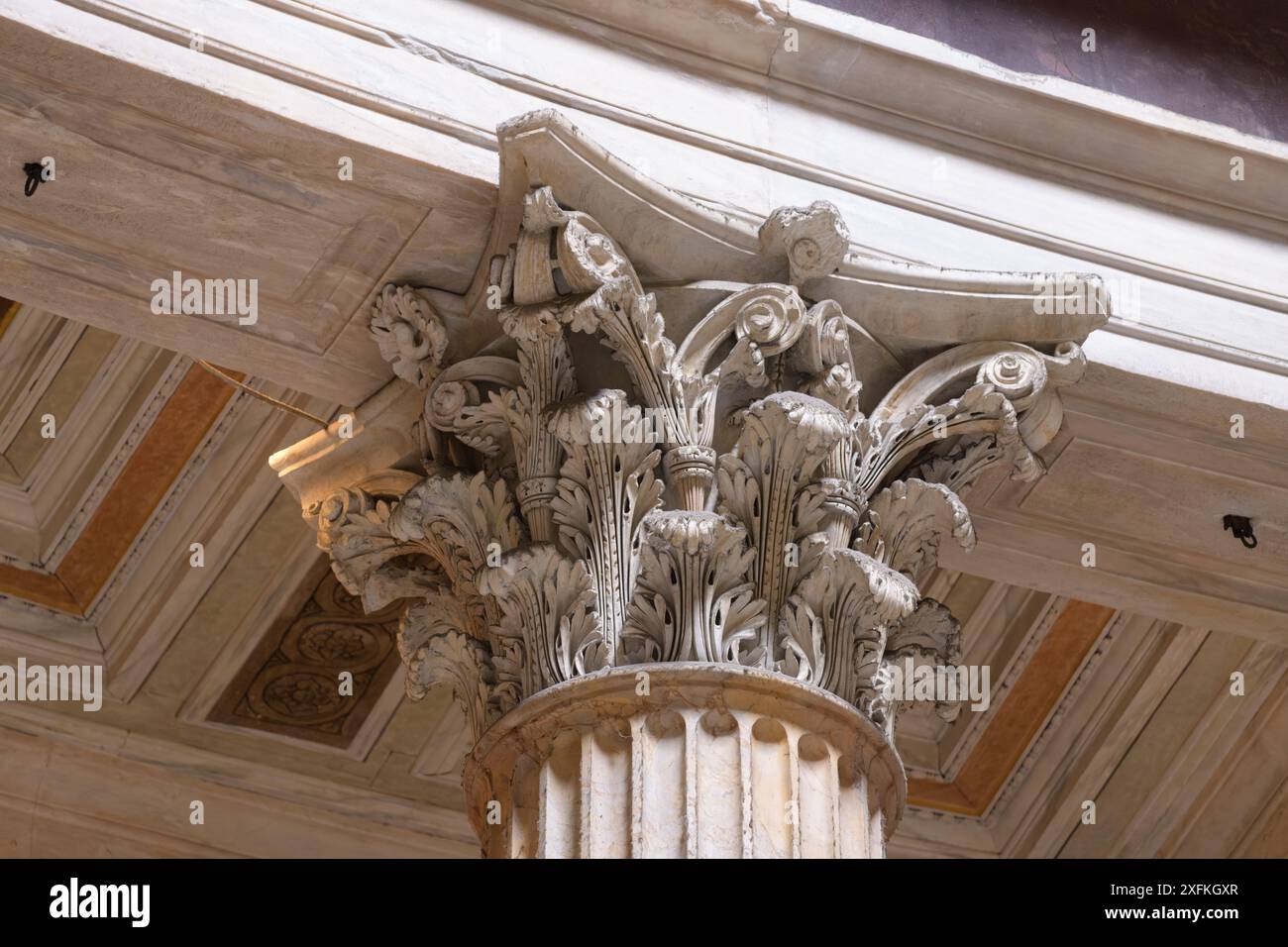 Pantheon rome italy corinthian column hi-res stock photography and ...