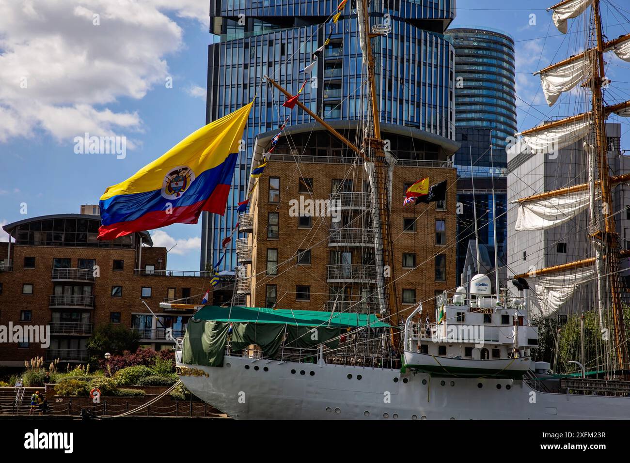 Columbian Navy Training ship Gloria in South Dock Canary Wharf Stock Photo