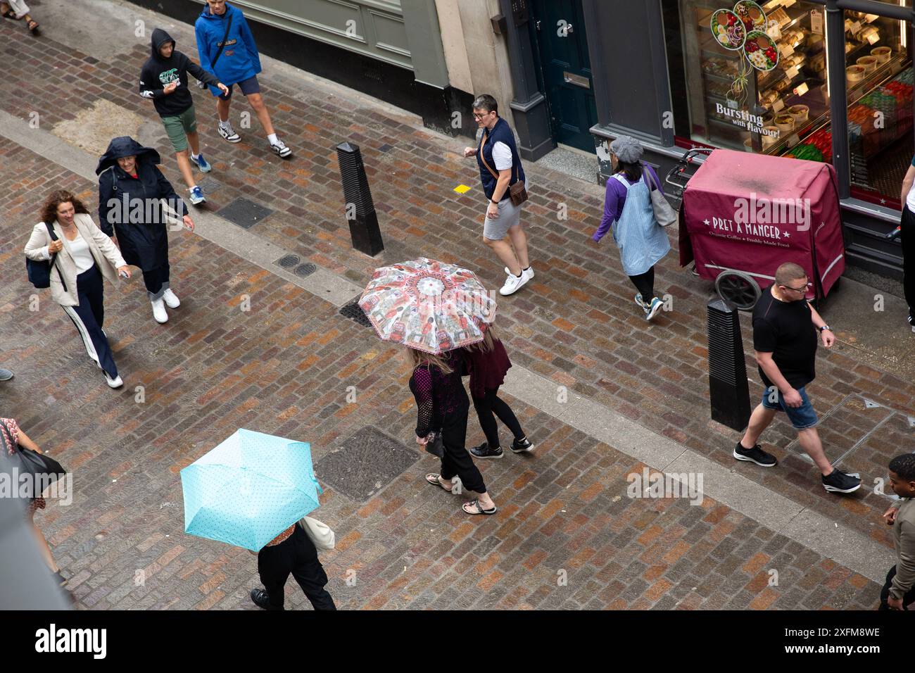 Pedestrians umbrella hi-res stock photography and images - Alamy