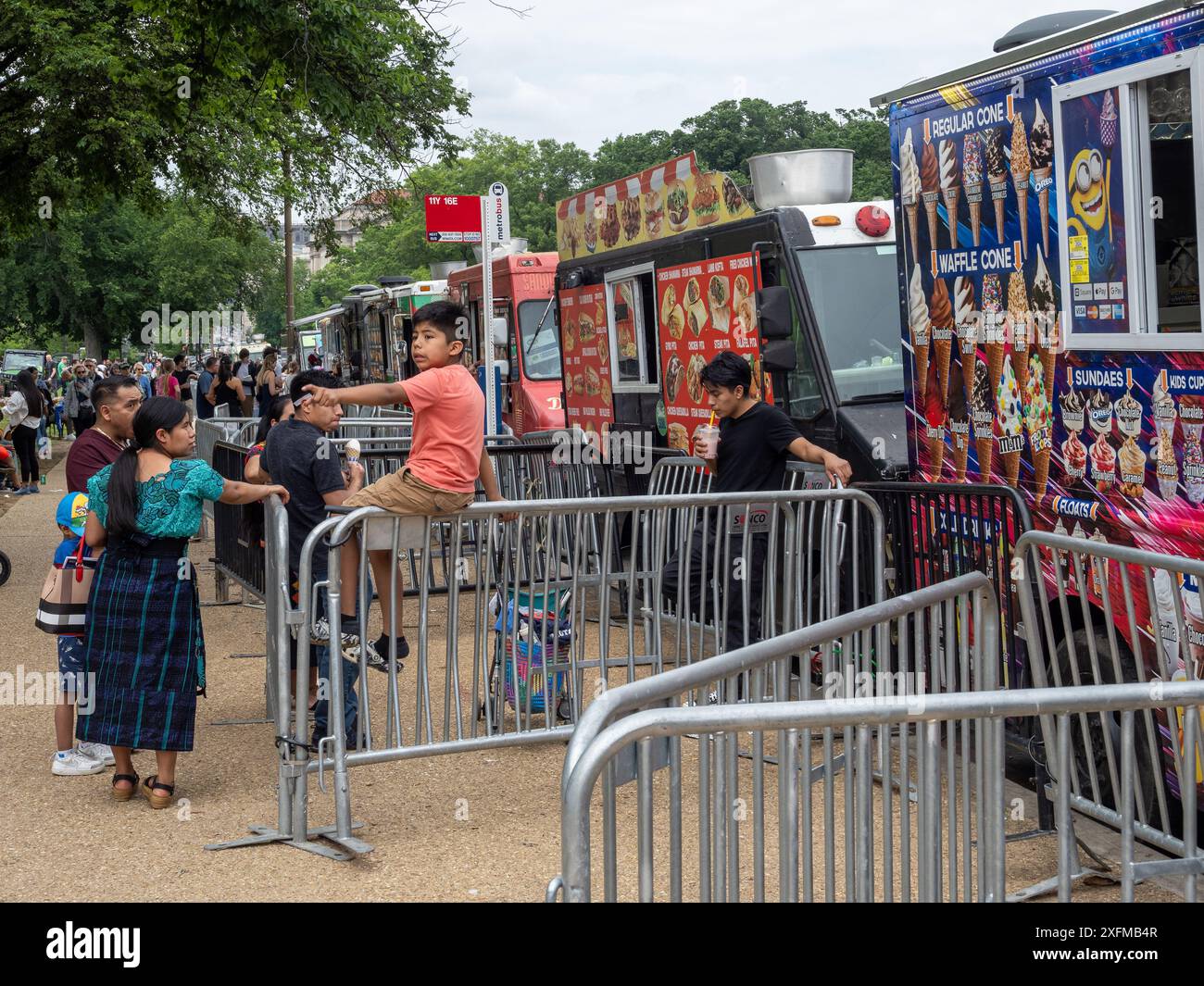 Food trucks washington dc hi-res stock photography and images - Alamy