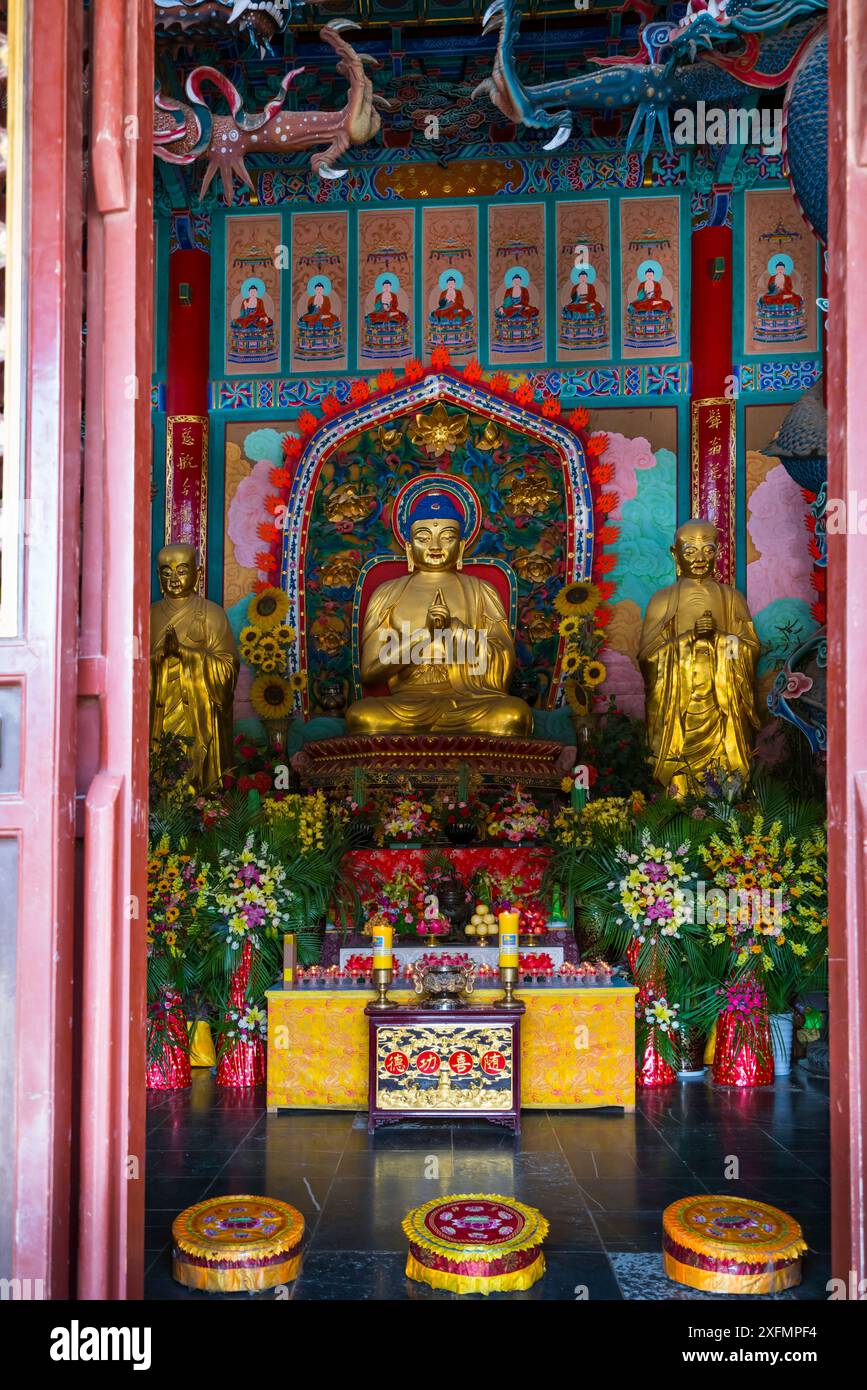 Religions in china hi-res stock photography and images - Alamy
