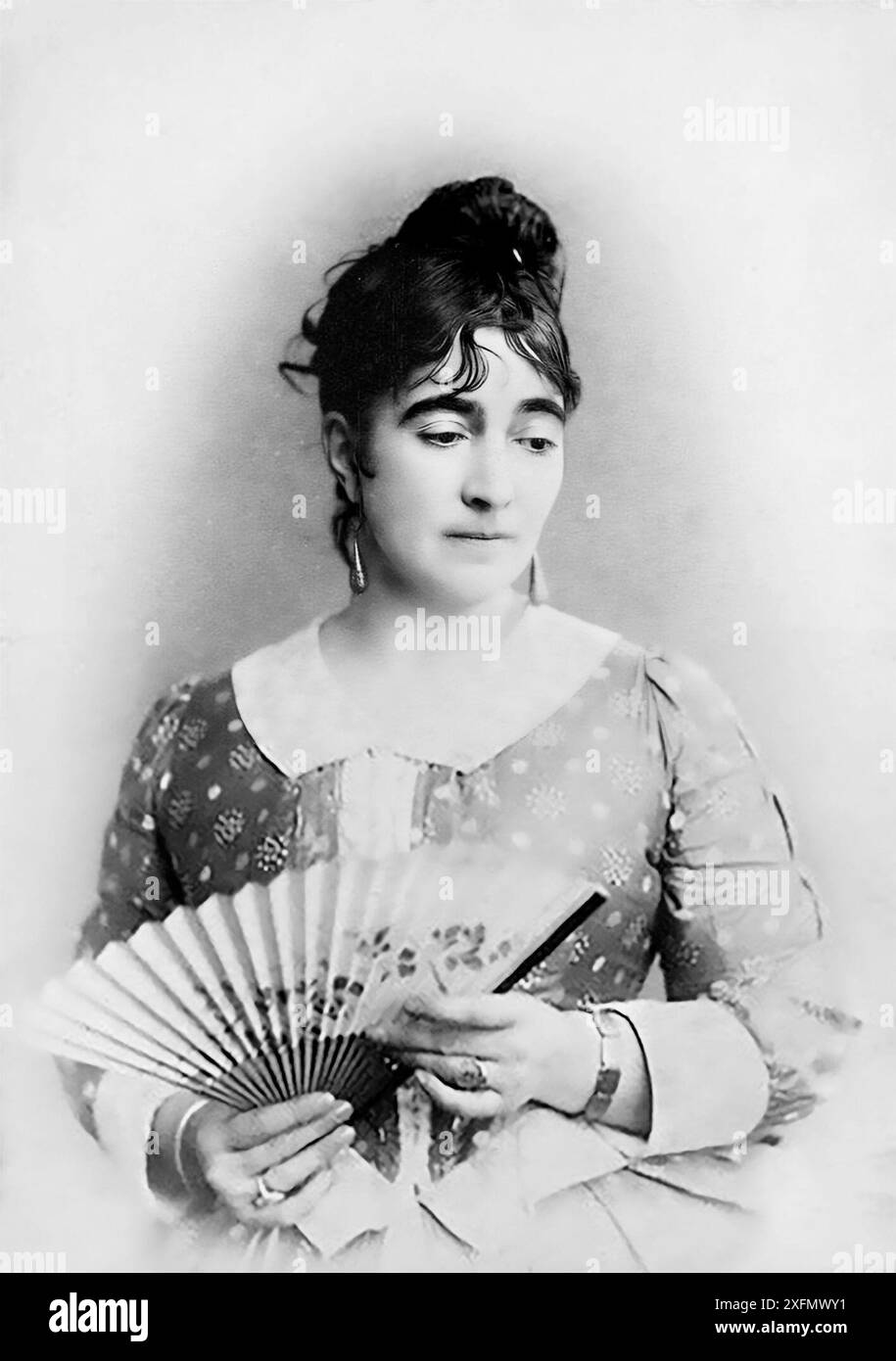 French female portrait hi-res stock photography and images - Alamy