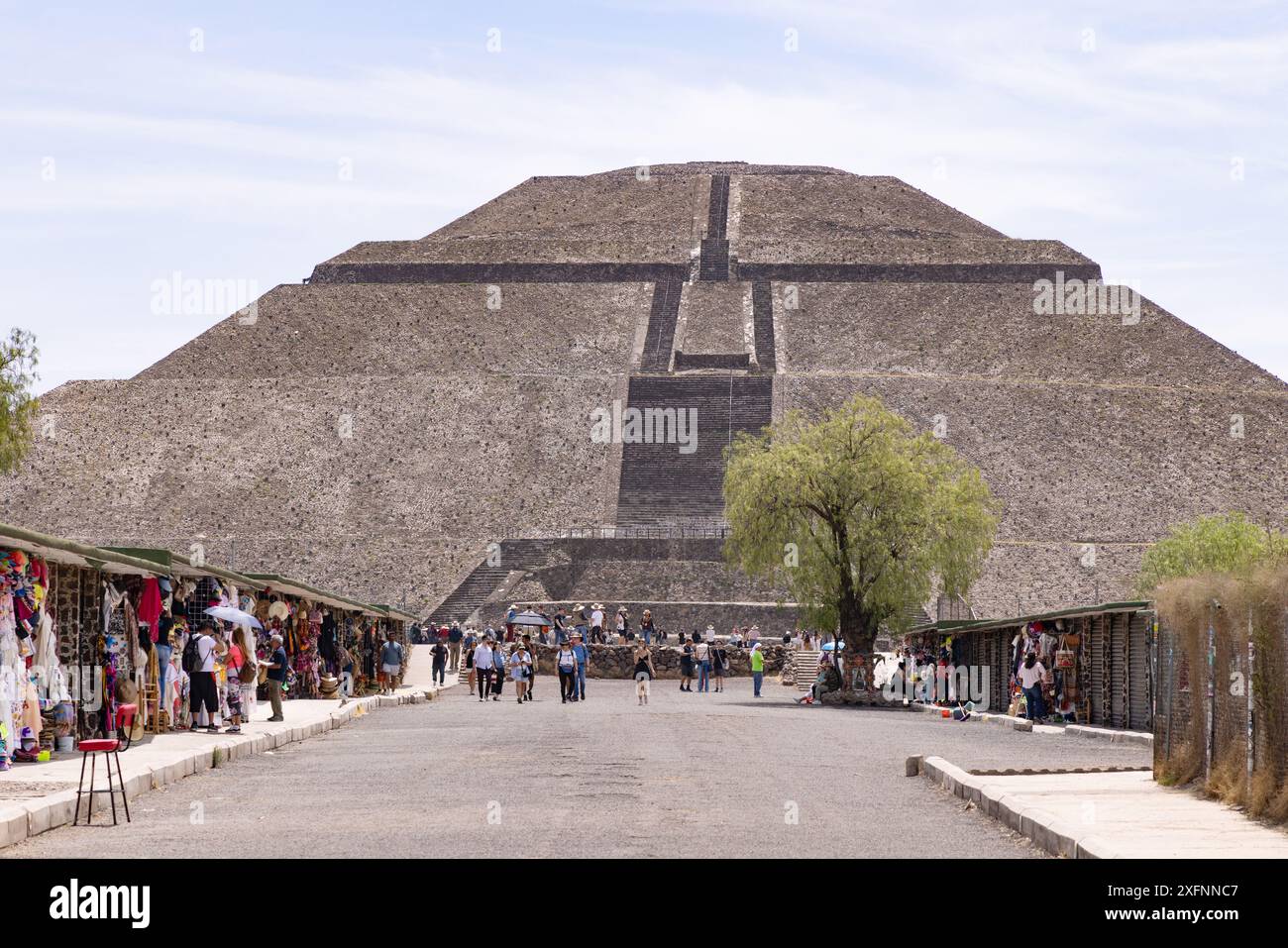 Traders on the Avenue of the Dead, and the Pyramid of the Moon or Moon Pyramid, Teotihuacan ancient mesoamerican city, Teotihuacan, Mexico travel. Stock Photo