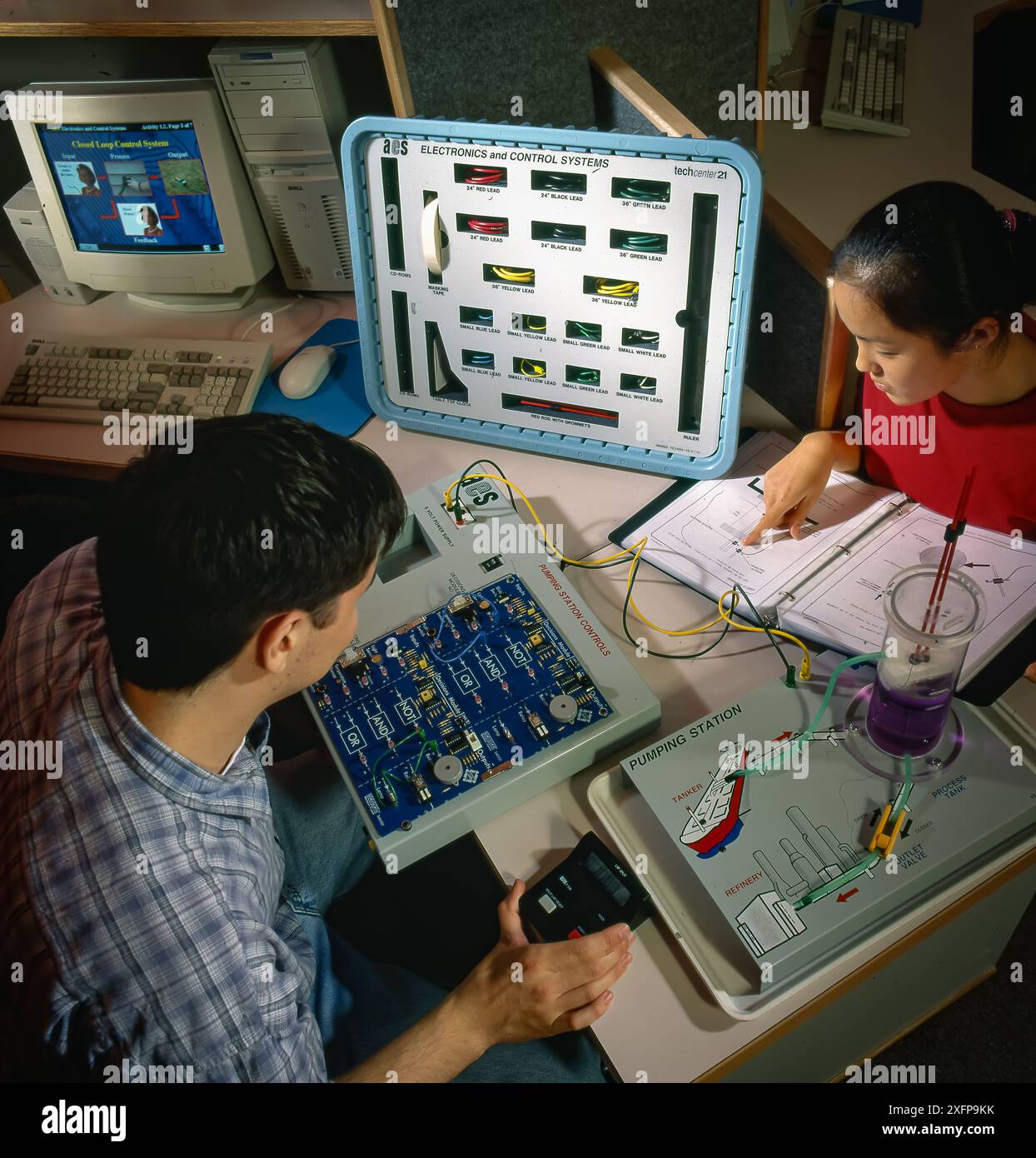Electrical circuit experiment hi-res stock photography and images - Alamy
