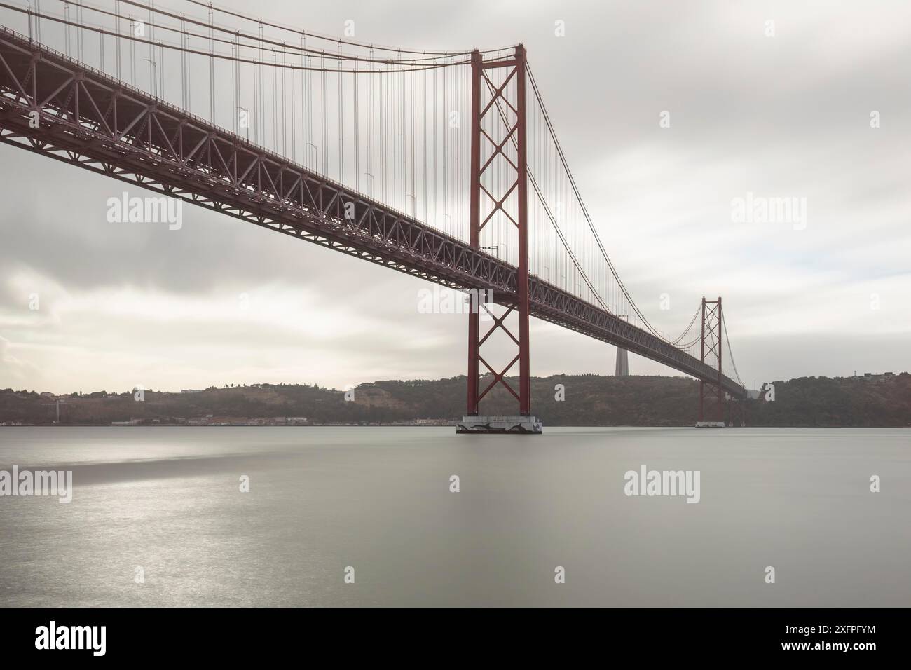 Ponte 25 de abril 25 april bridge lisbon stock photo alamy