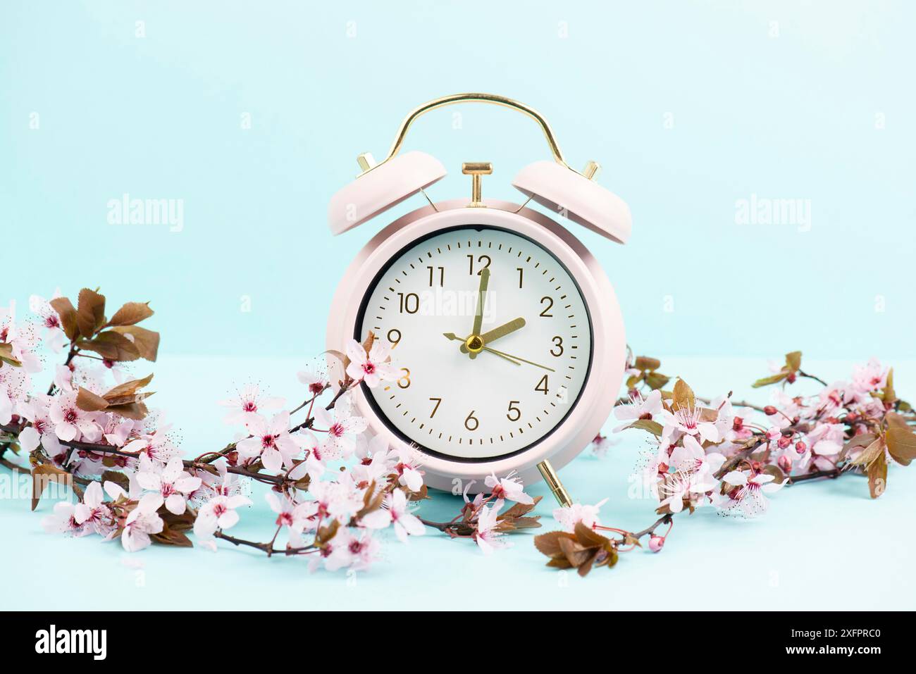 Alarm clock with cherry blossoms, switch to daylight saving time in ...