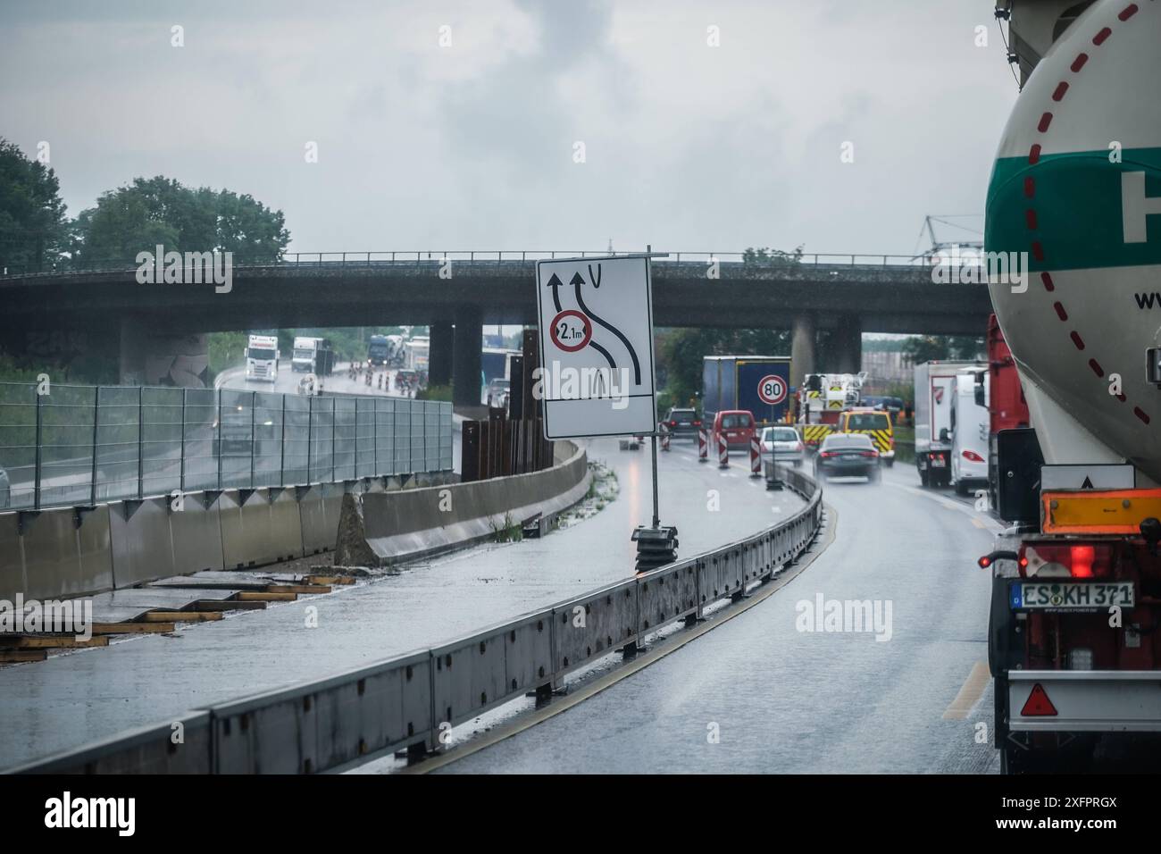 Verkehrsschild, Fahrbahnverengung, 2,1 Meter, Autobahn, Baustelle ...