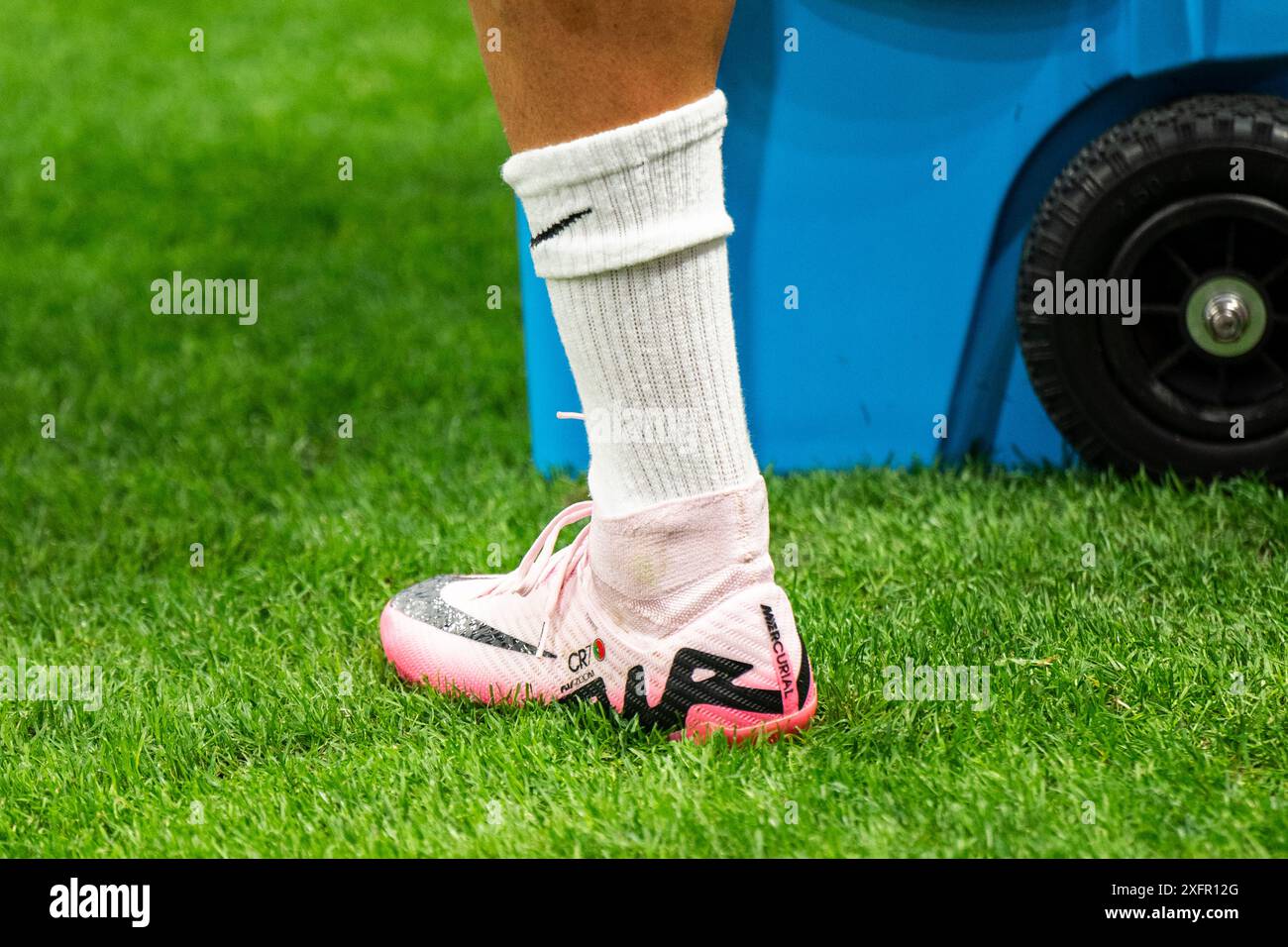 New cr7 shoes 219 deals