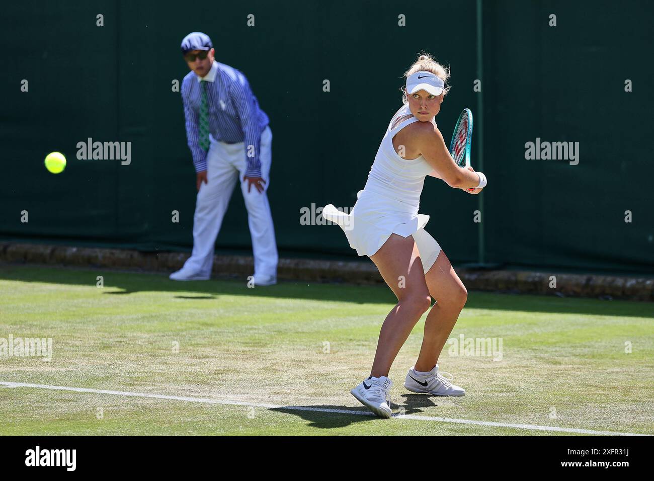 London, London, Great Britain. 4th July, 2024. Brenda Fruhvirtova (CZE) returns with backhand during the The Championships Wimbledon (Credit Image: © Mathias Schulz/ZUMA Press Wire) EDITORIAL USAGE ONLY! Not for Commercial USAGE! Stock Photo