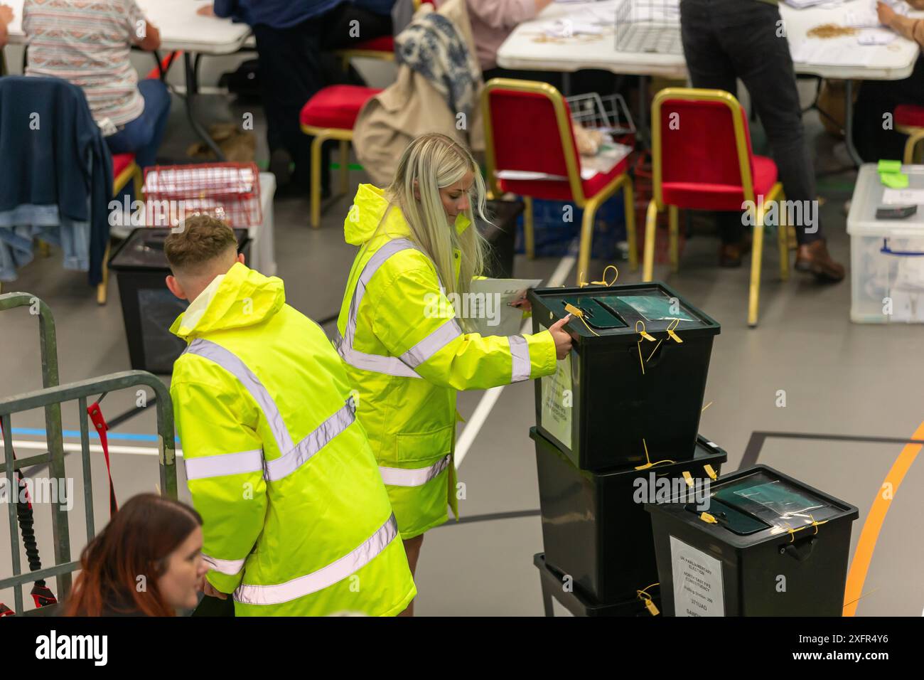 Glenrothes, Scotland. 4th July 2024. UK General Election: Ballot boxes are delivered to the count in Fife. Credit: Tim Gray/Alamy Live News Stock Photo