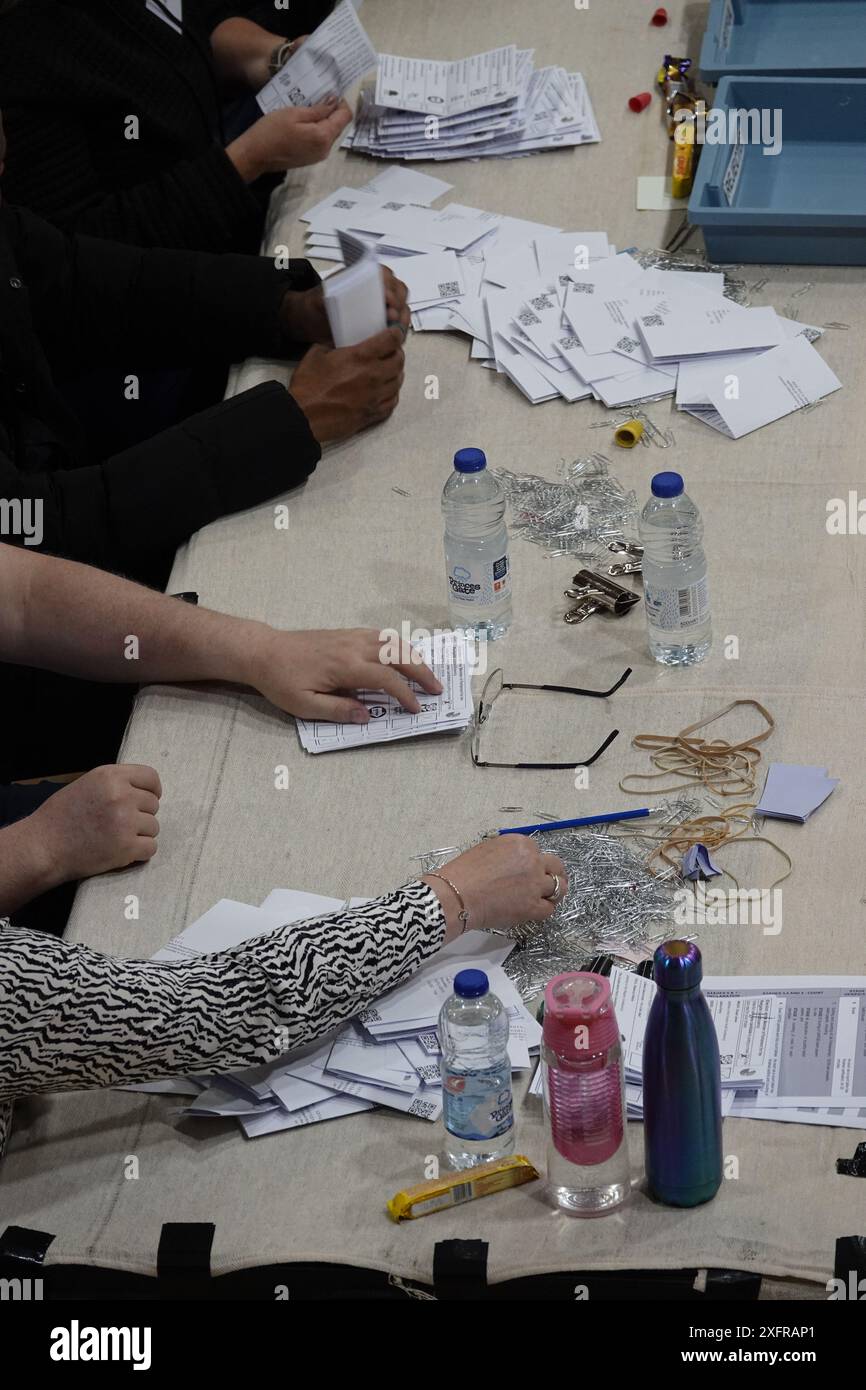 Reigate, Surrey, UK 4th July, 2024 Scenes during the count for the