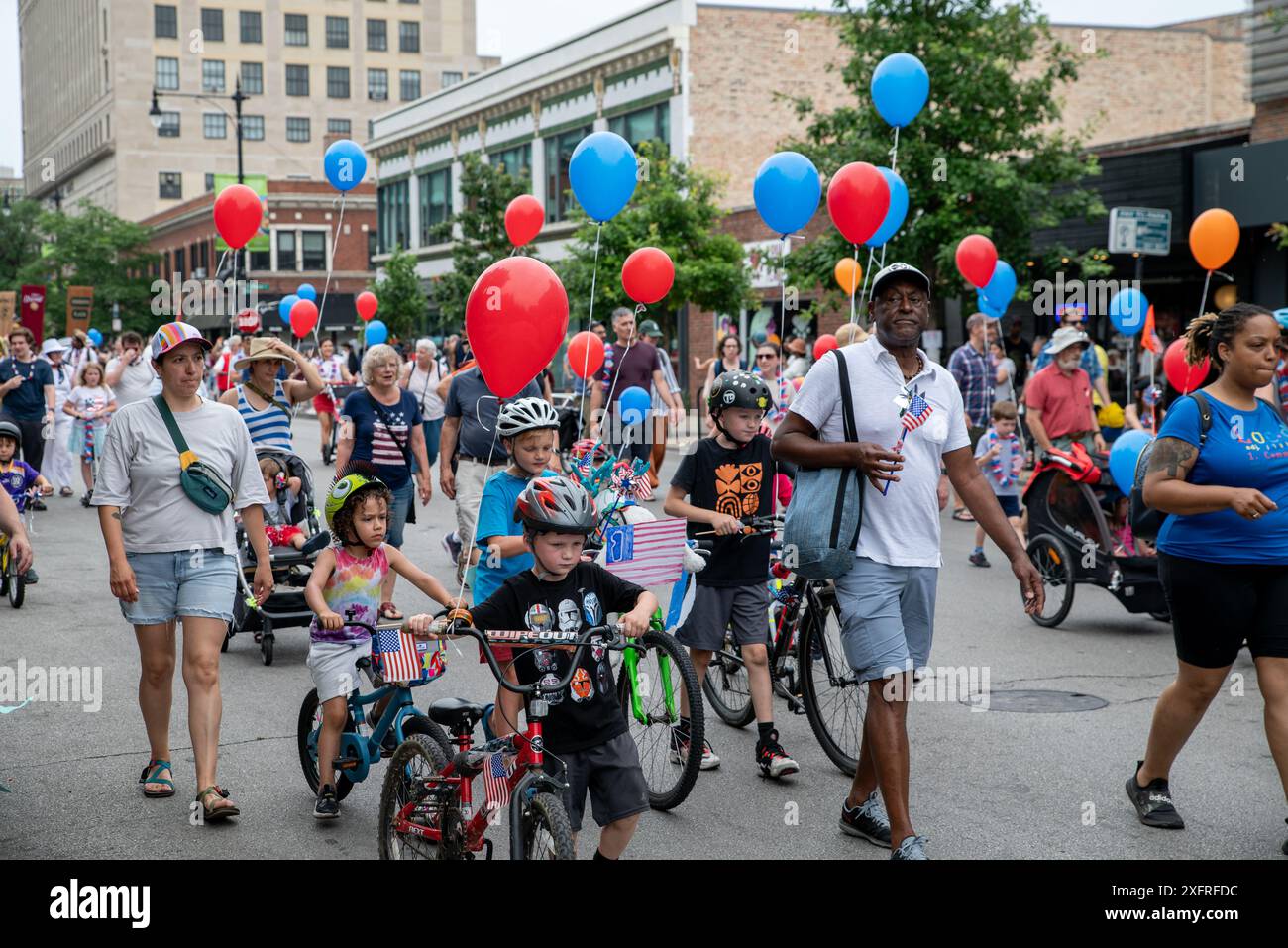 4 july parade balloons hi-res stock photography and images - Alamy