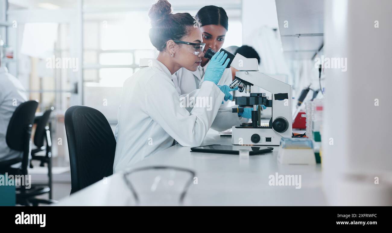 Drug Testing Microscope Drug testing and microscope laboratory hi-res stock photography and ...