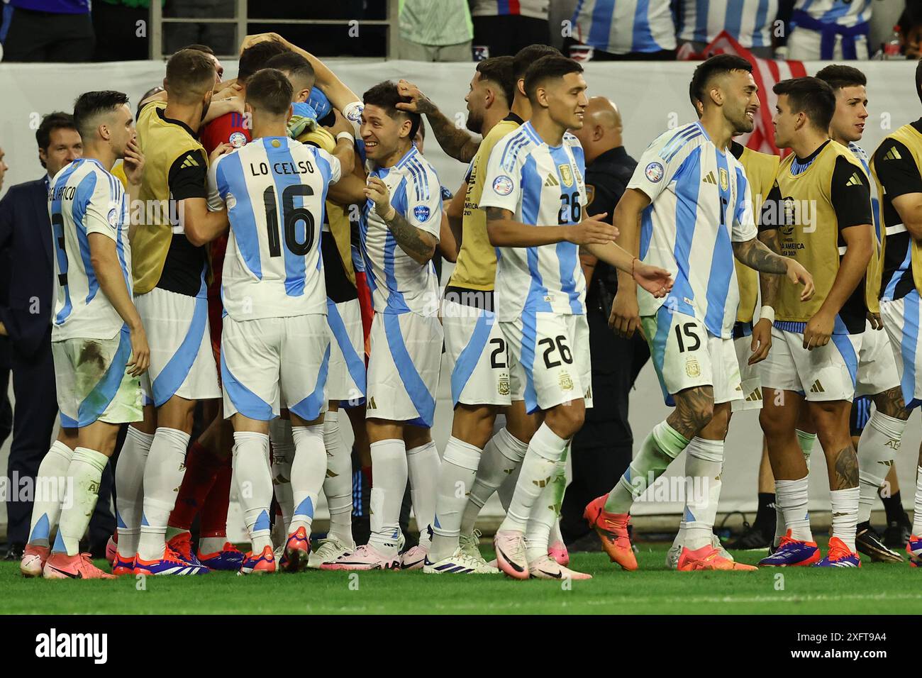 Argentina's footballers celebrate after defeating Ecuador by pennalty