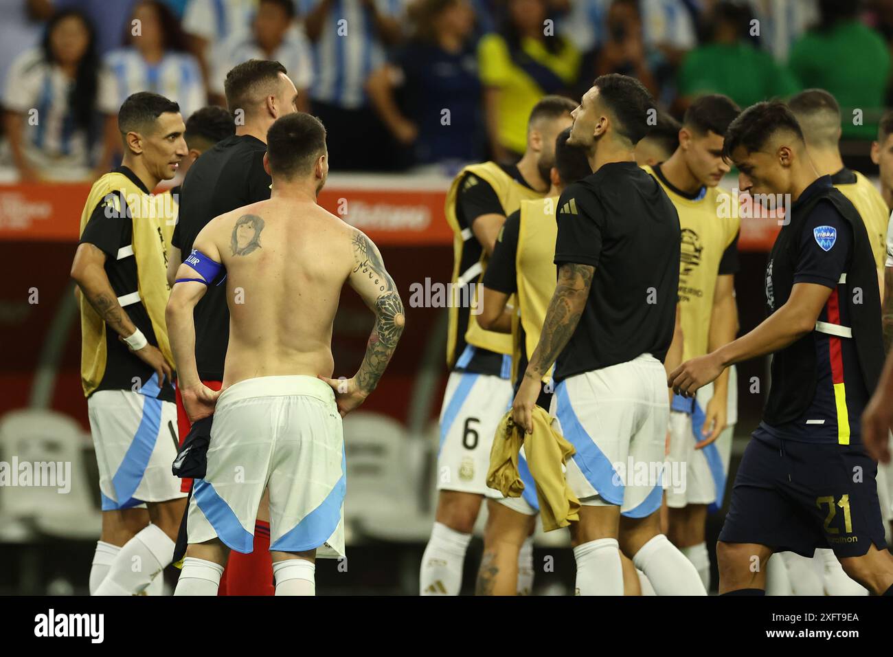 Argentina's footballers celebrate after defeating Ecuador by pennalty