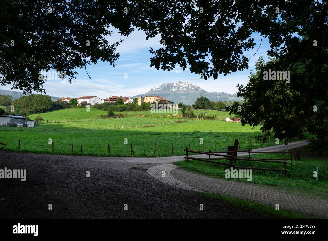 Cave castle cantabria hi-res stock photography and images - Alamy
