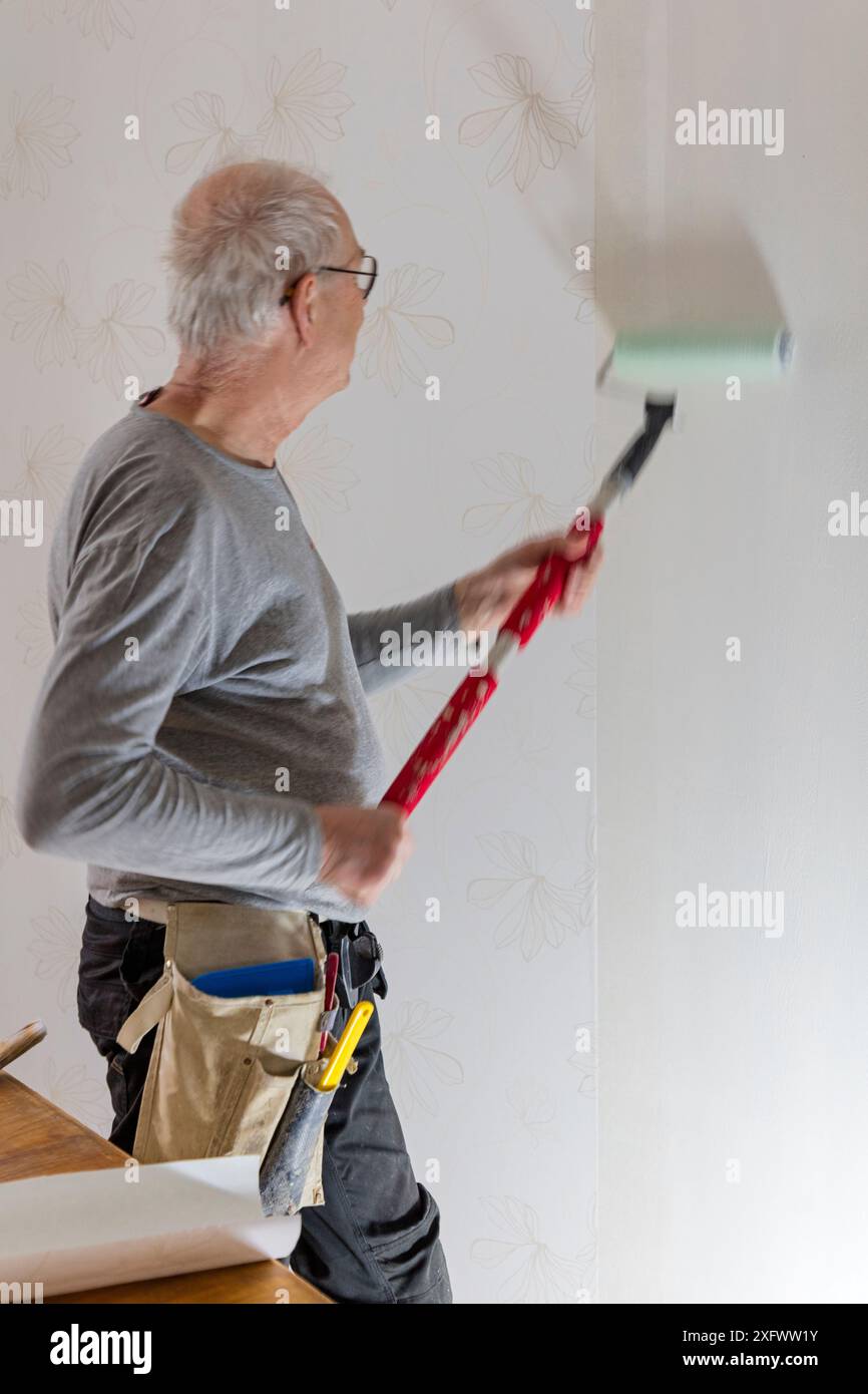Old man worker painting hi-res stock photography and images - Alamy