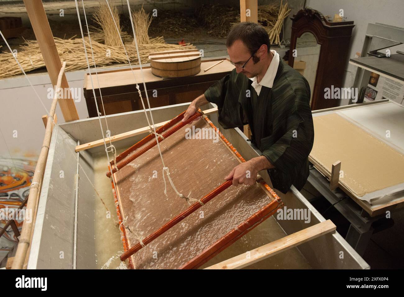 Paper making techniques in hi-res stock photography and images - Alamy